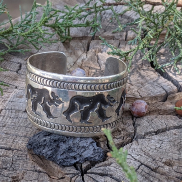 Sterling silver cuff bracelet, handmade by Navajo silversmith Rosco Scott. - Picture 4 of 6